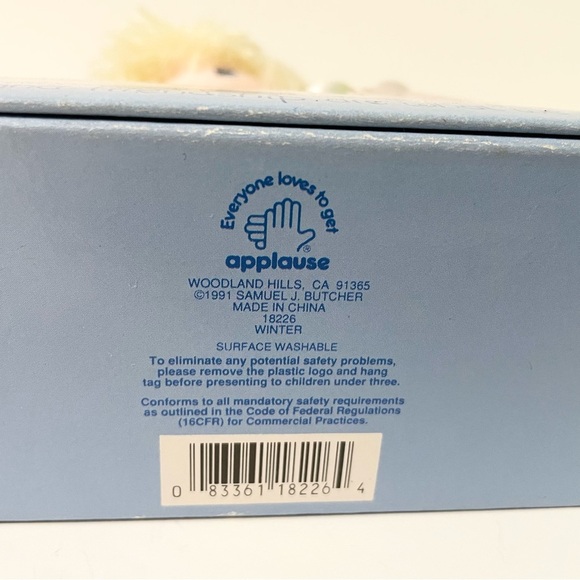 Vintage 1991 Applause Precious Moments Winter Bird Seed Feeding Girl Doll - Picture 11 of 12